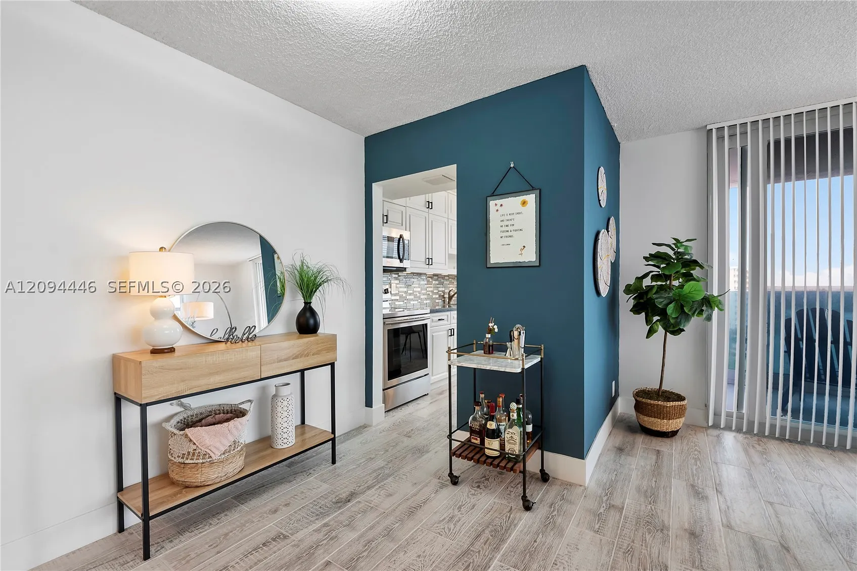 2639 N Riverside Dr #806