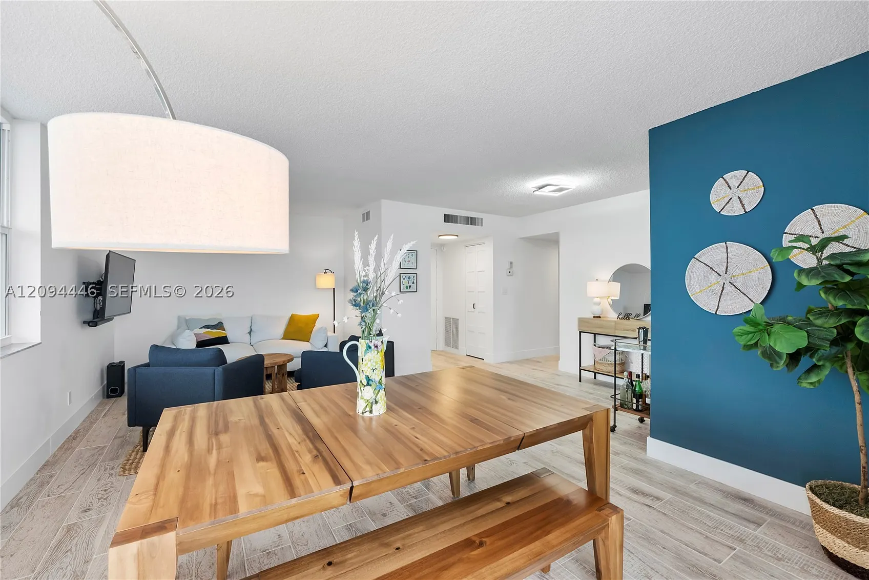 2639 N Riverside Dr #806