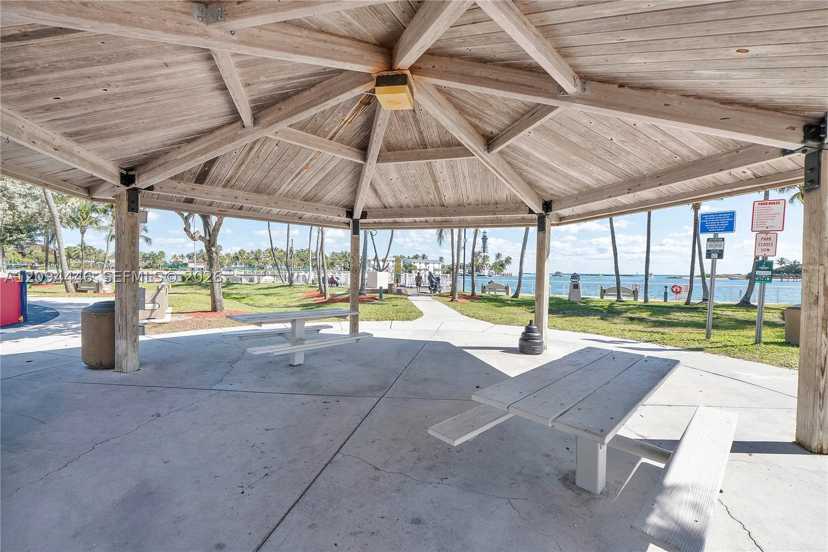 2639 N Riverside Dr #806
