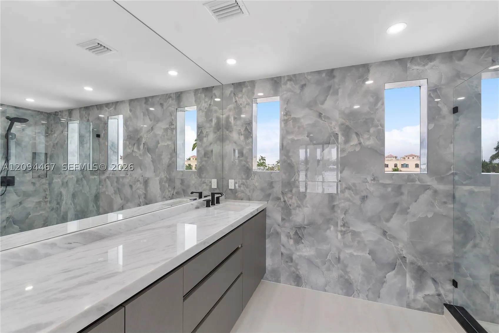 350 Circle Dr