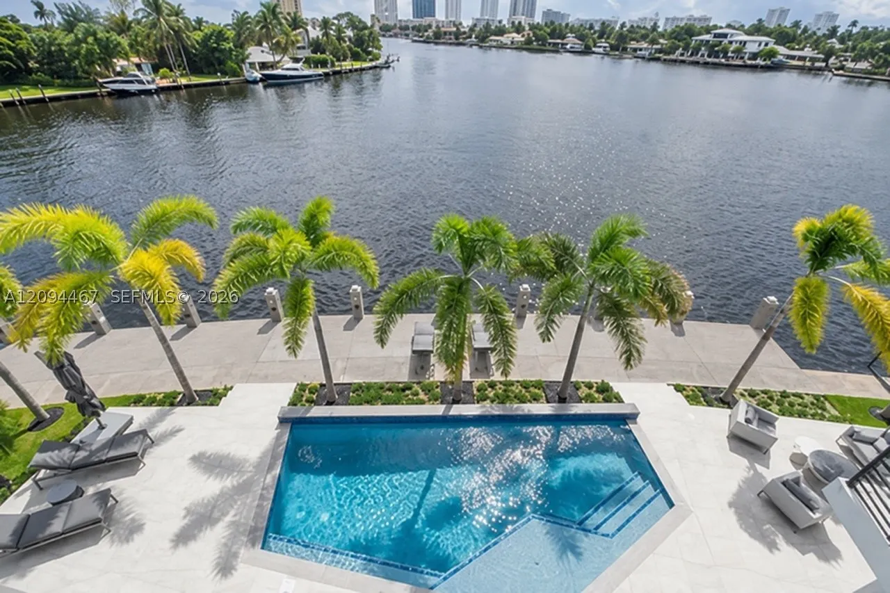 350 Circle Dr