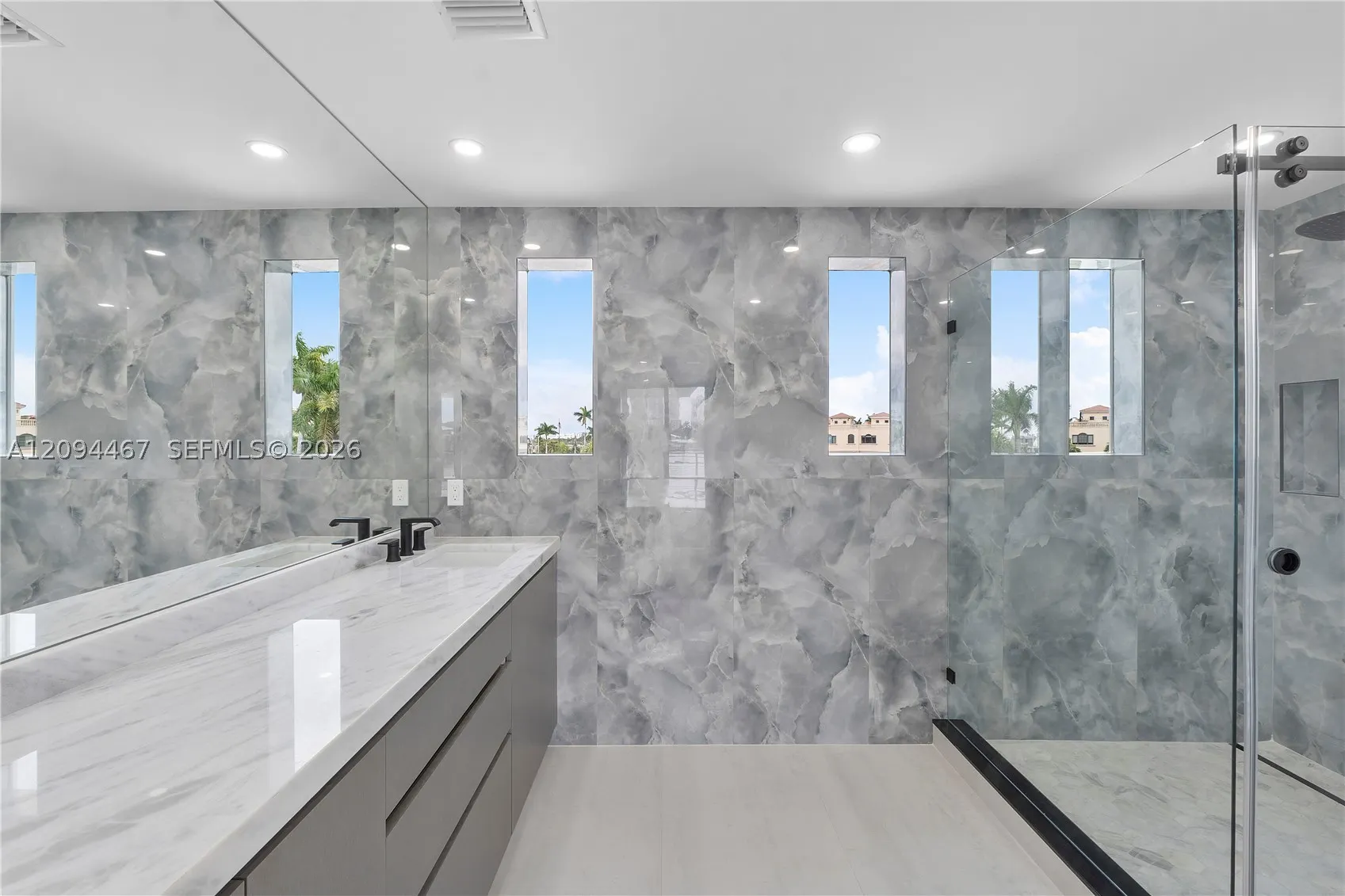 350 Circle Dr