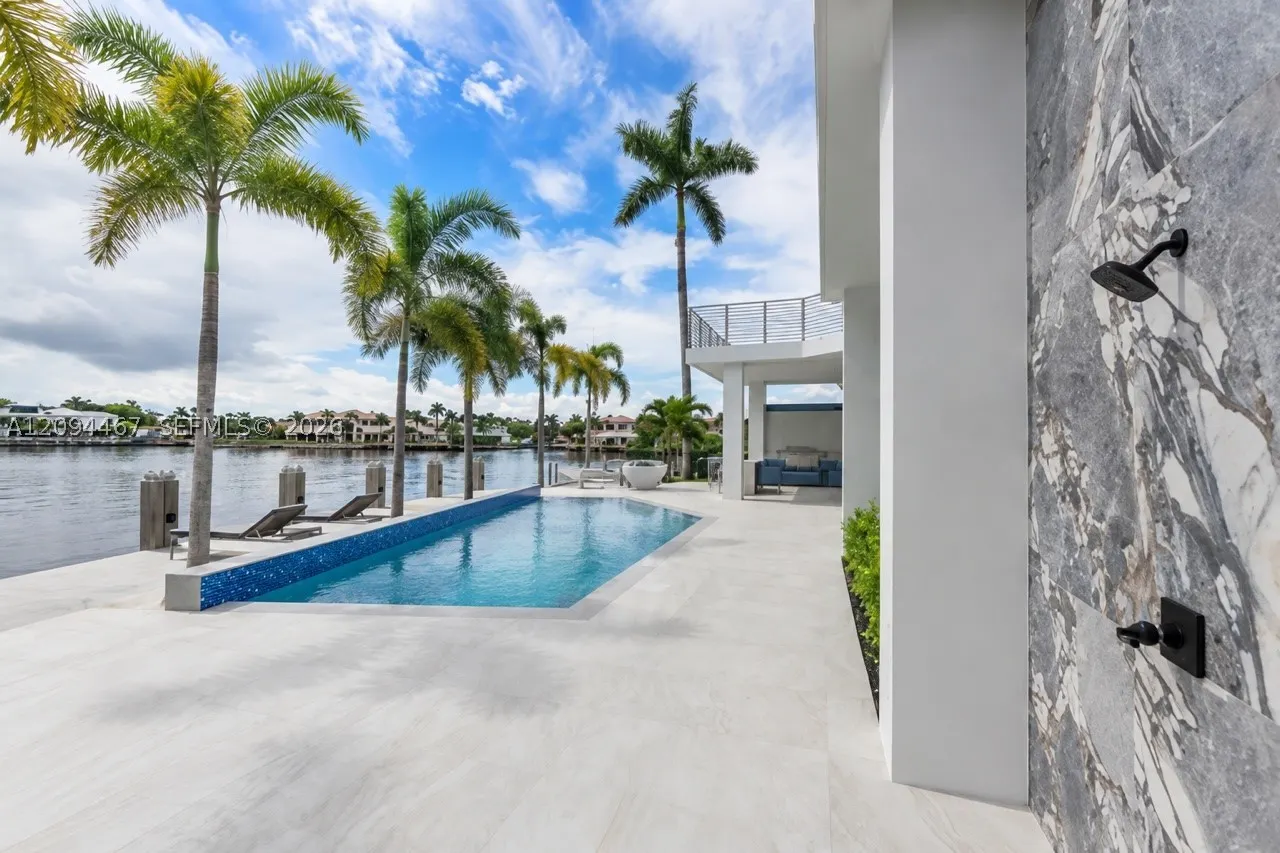 350 Circle Dr