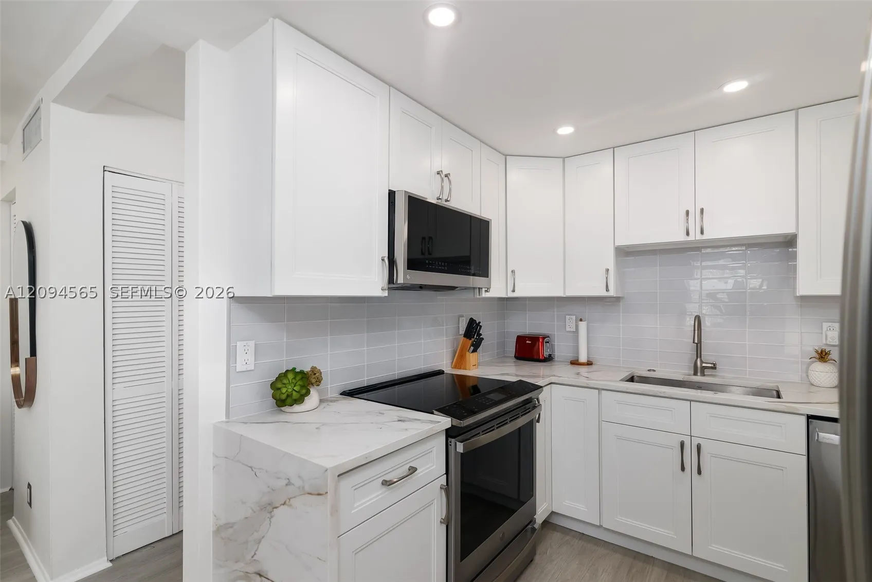 611 NE 14th Ave #103