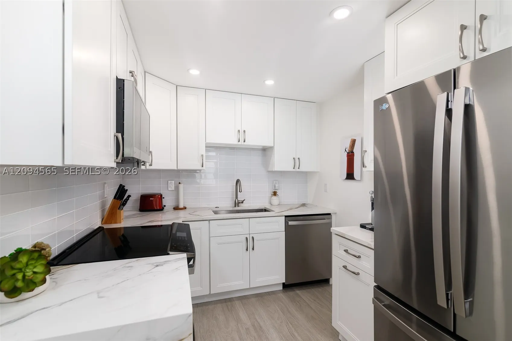 611 NE 14th Ave #103