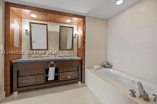 6799 Collins Ave #606