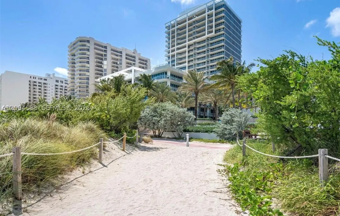 6799 Collins Ave #606