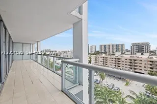6799 Collins Ave #606