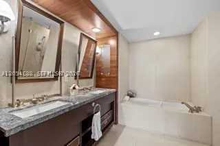 6799 Collins Ave #606