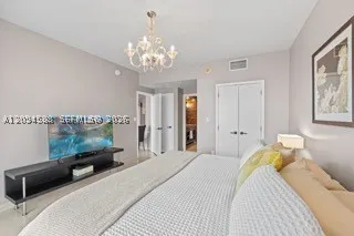 6799 Collins Ave #606