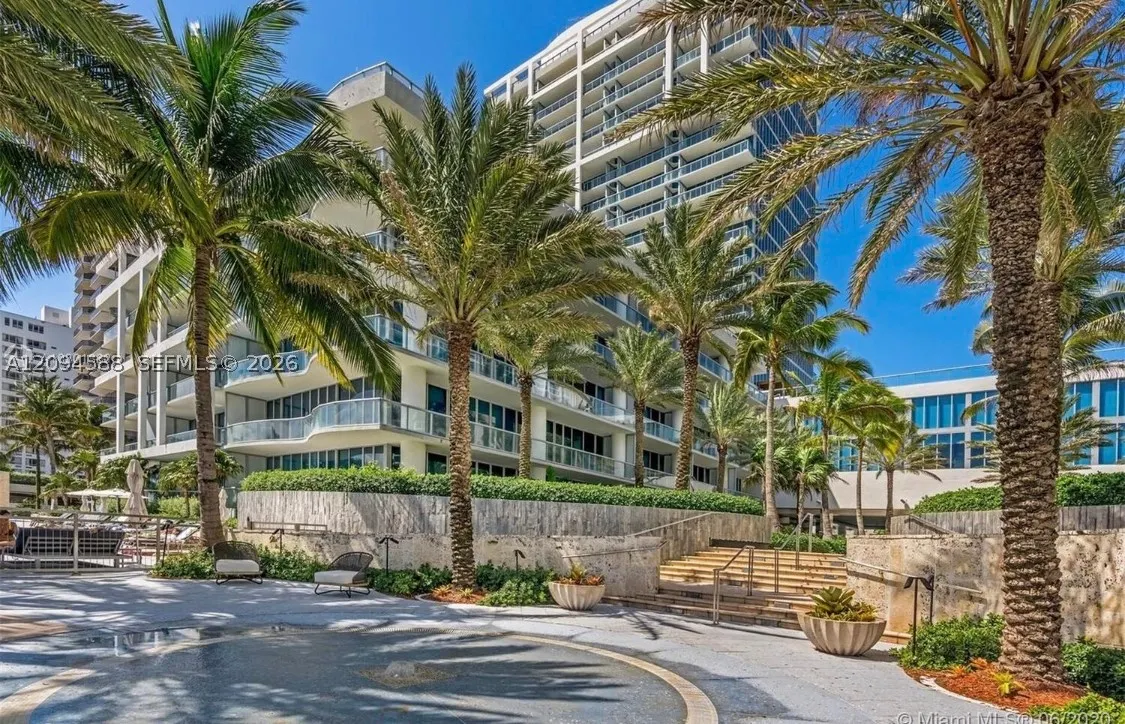 6799 Collins Ave #606