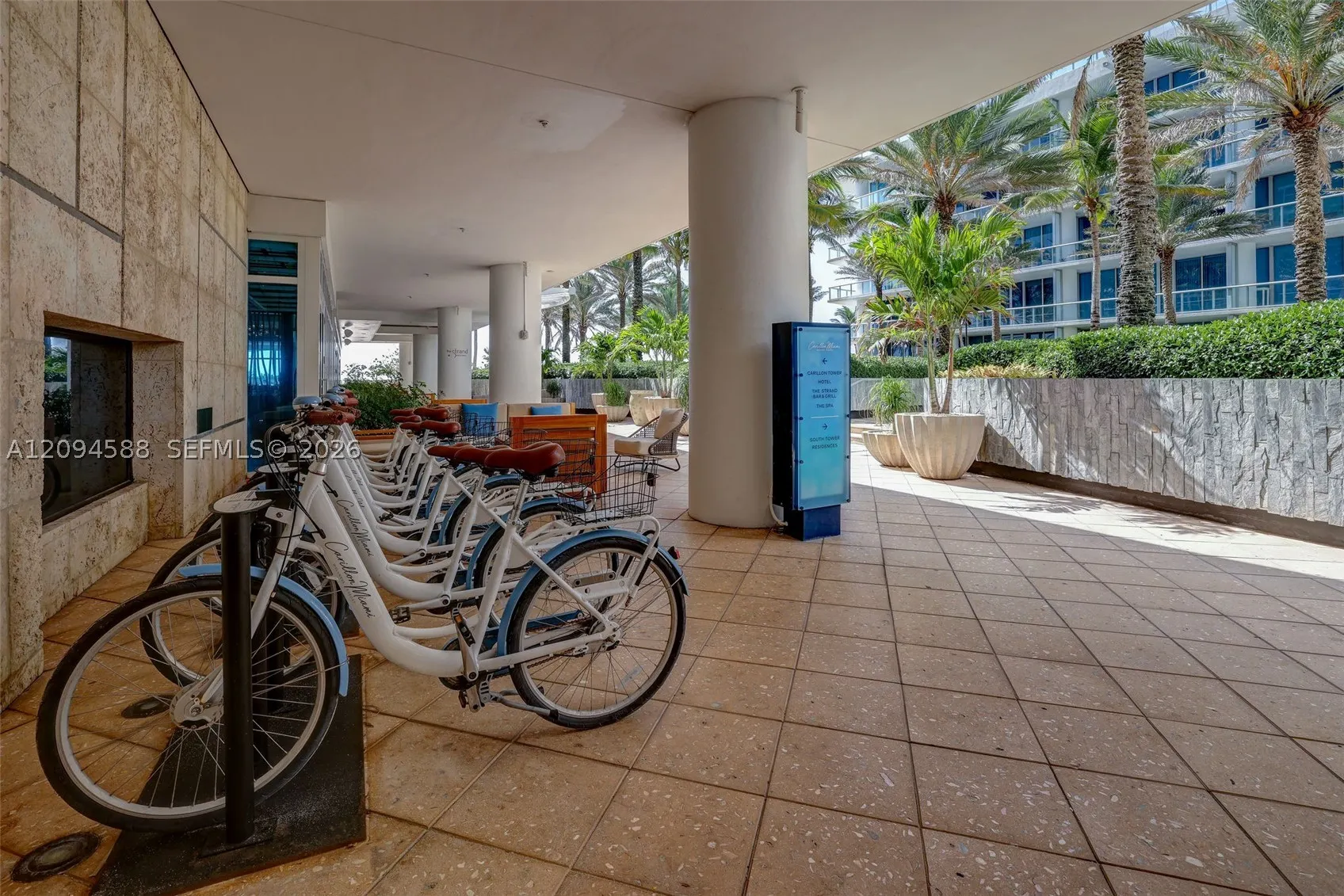 6799 Collins Ave #606