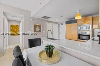 6799 Collins Ave #606