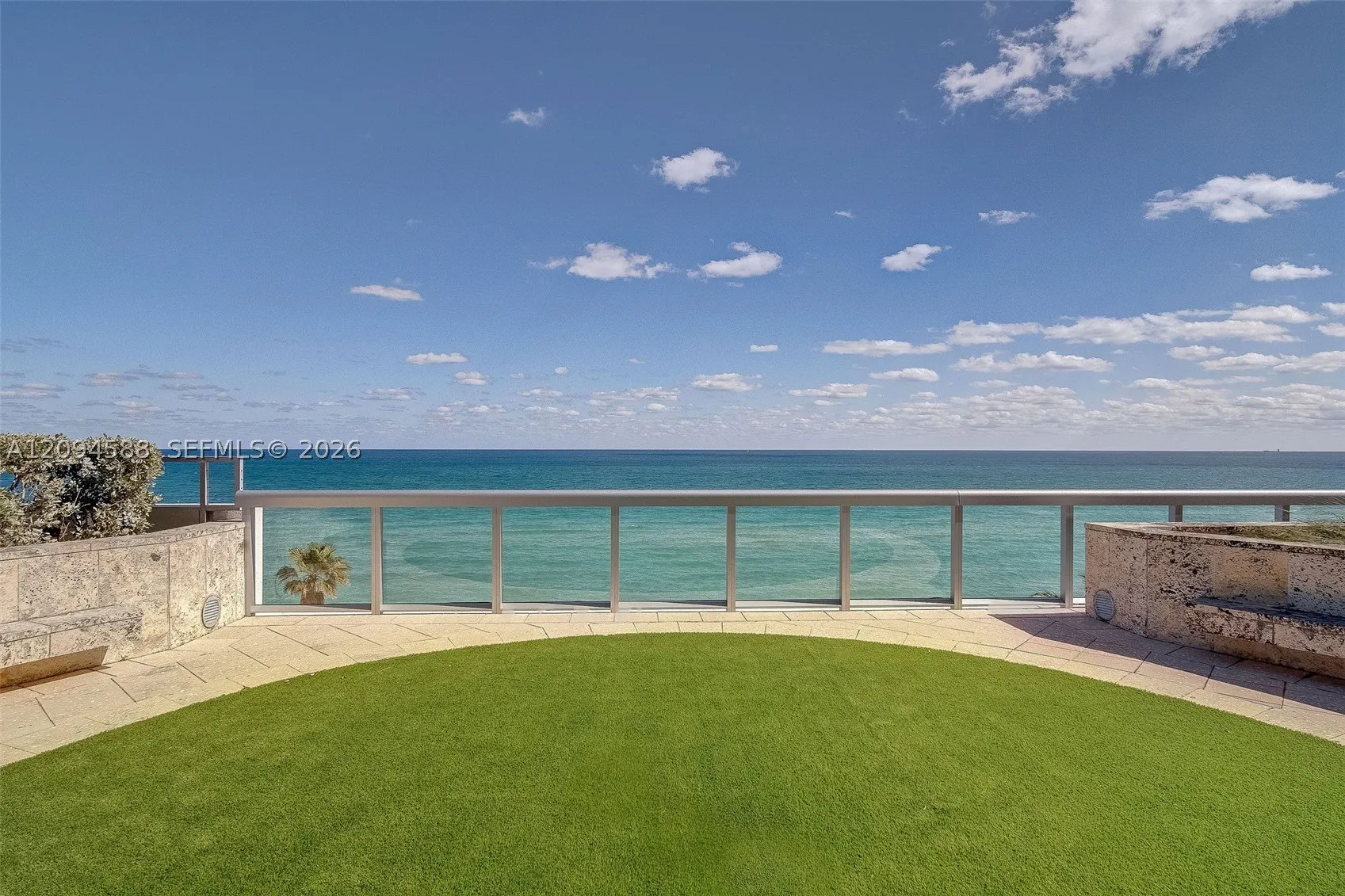 6799 Collins Ave #606
