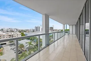 6799 Collins Ave #606