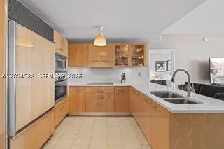 6799 Collins Ave #606