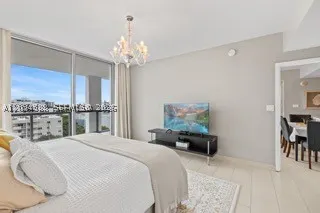 6799 Collins Ave #606