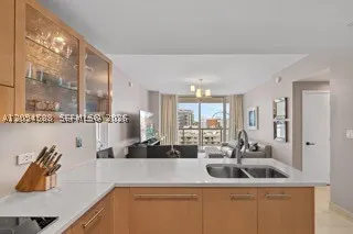 6799 Collins Ave #606