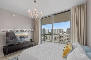 6799 Collins Ave #606
