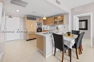 6799 Collins Ave #606