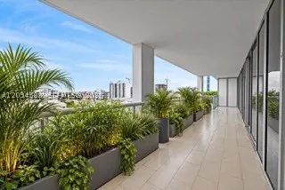 6799 Collins Ave #606