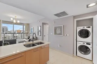 6799 Collins Ave #606