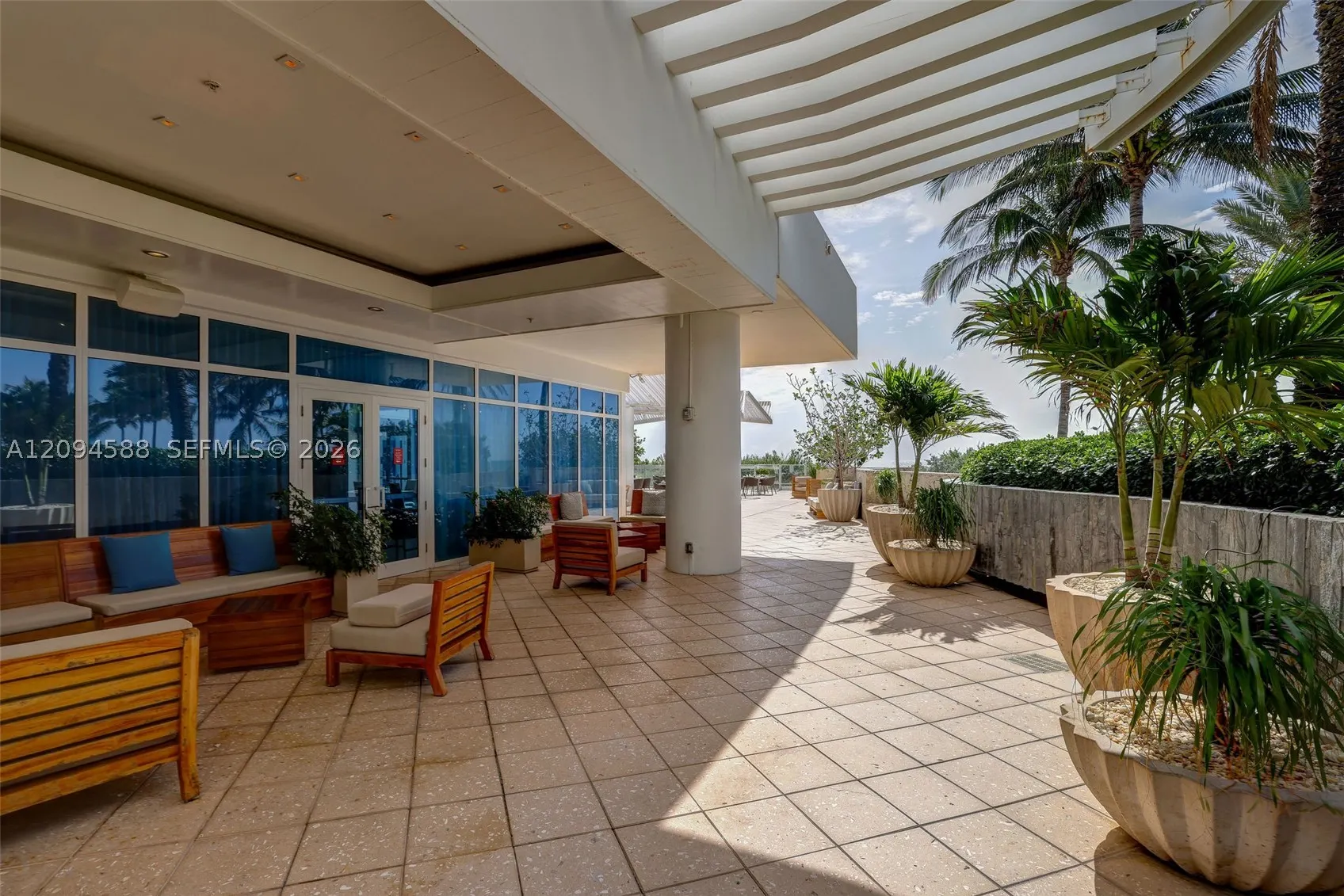 6799 Collins Ave #606