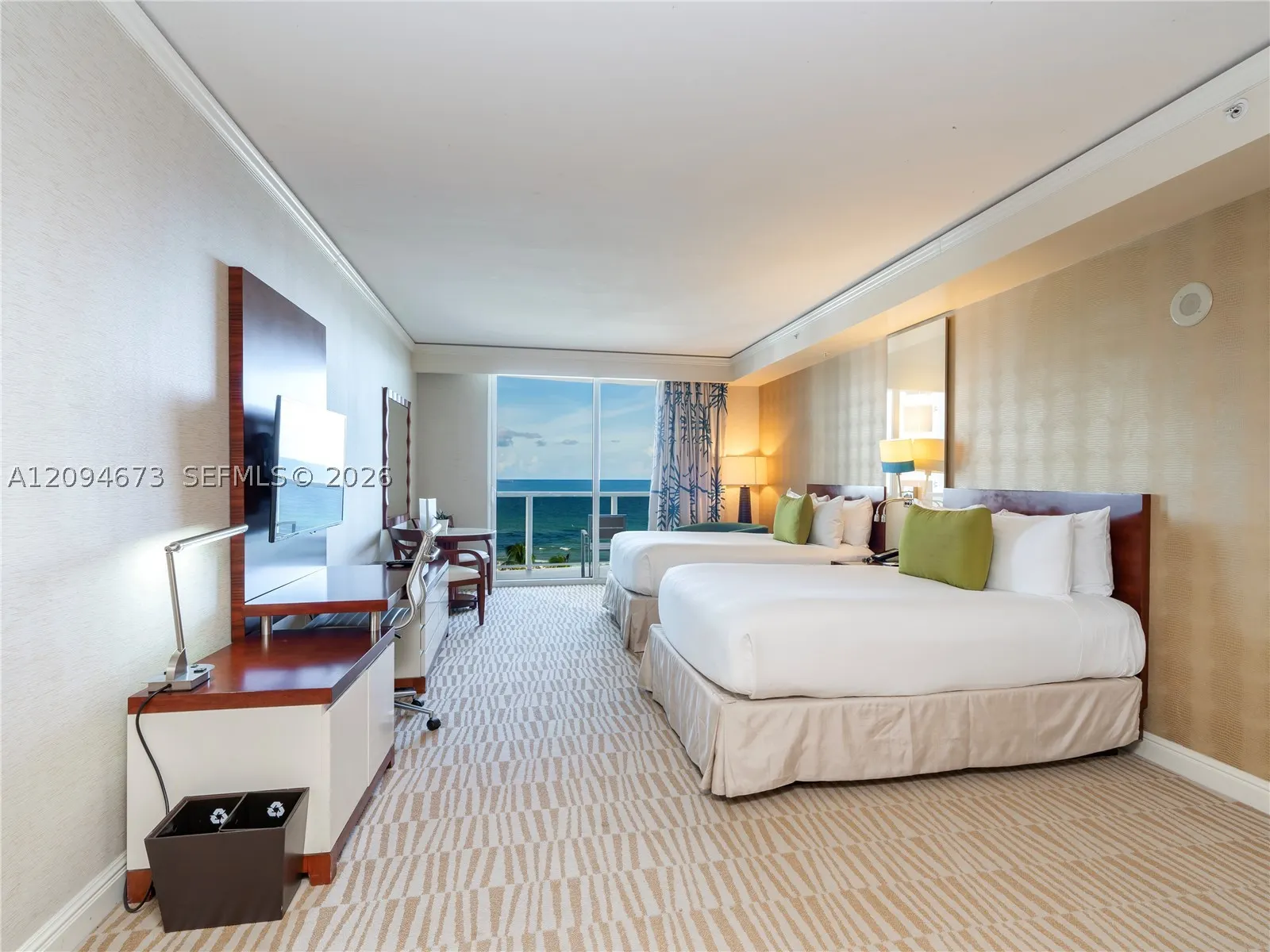 18001 Collins Ave #606