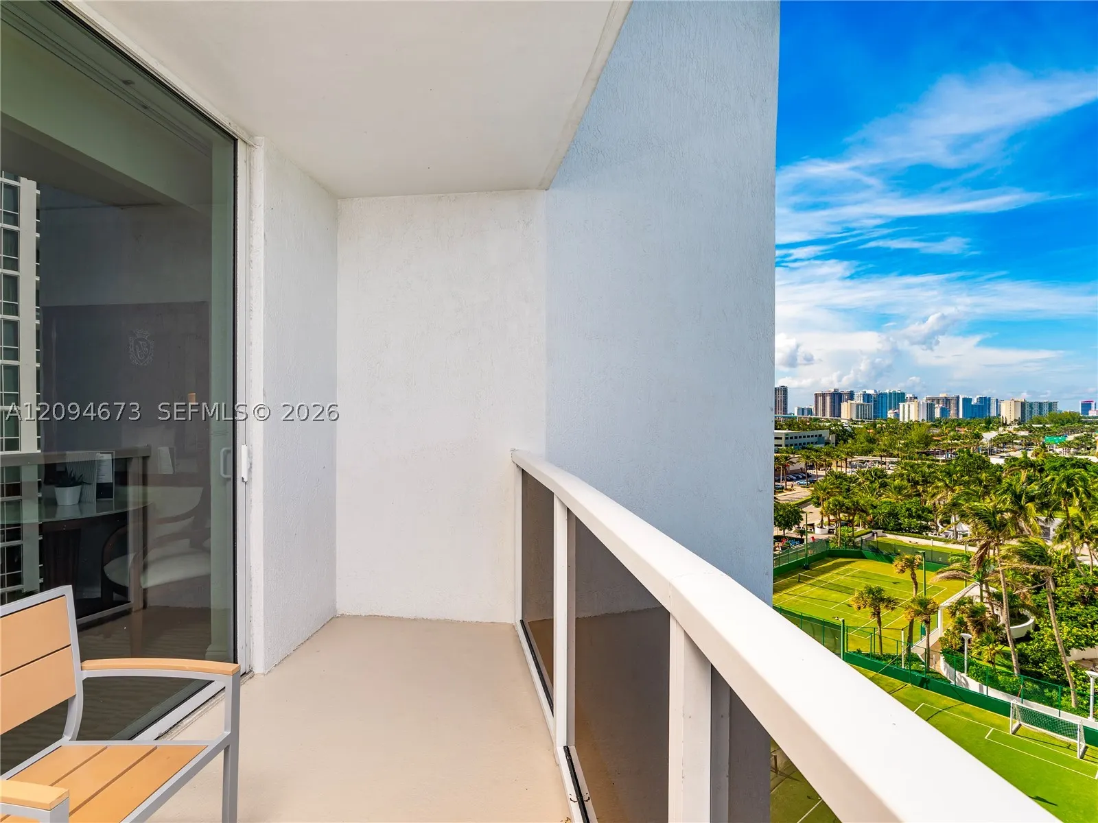 18001 Collins Ave #606