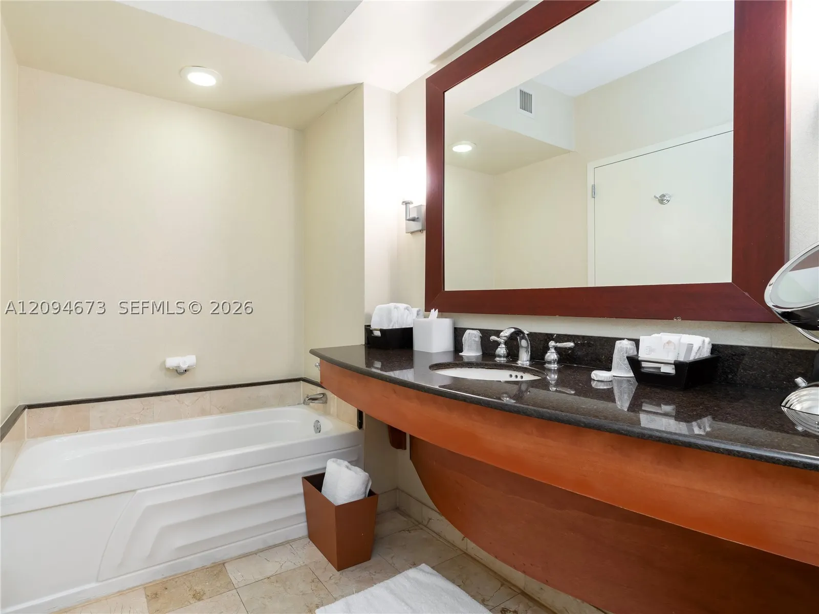 18001 Collins Ave #606