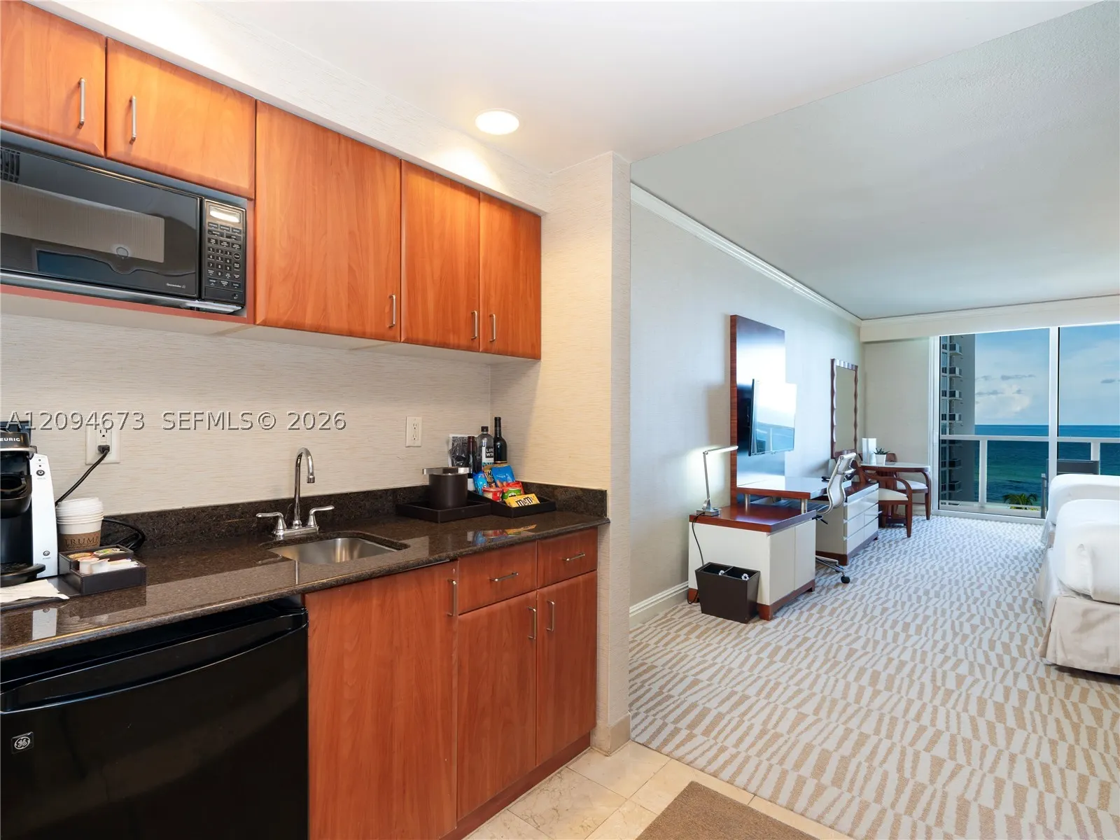 18001 Collins Ave #606