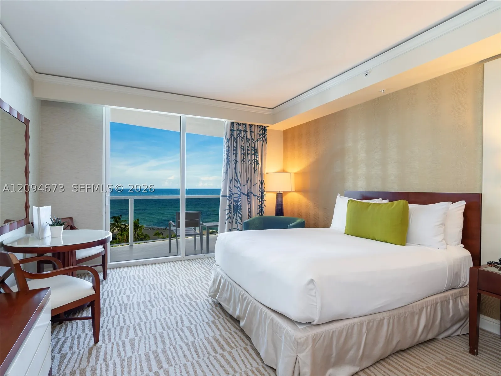 18001 Collins Ave #606
