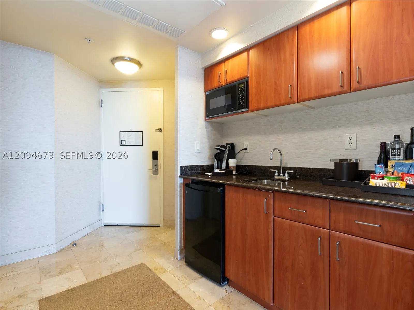 18001 Collins Ave #606