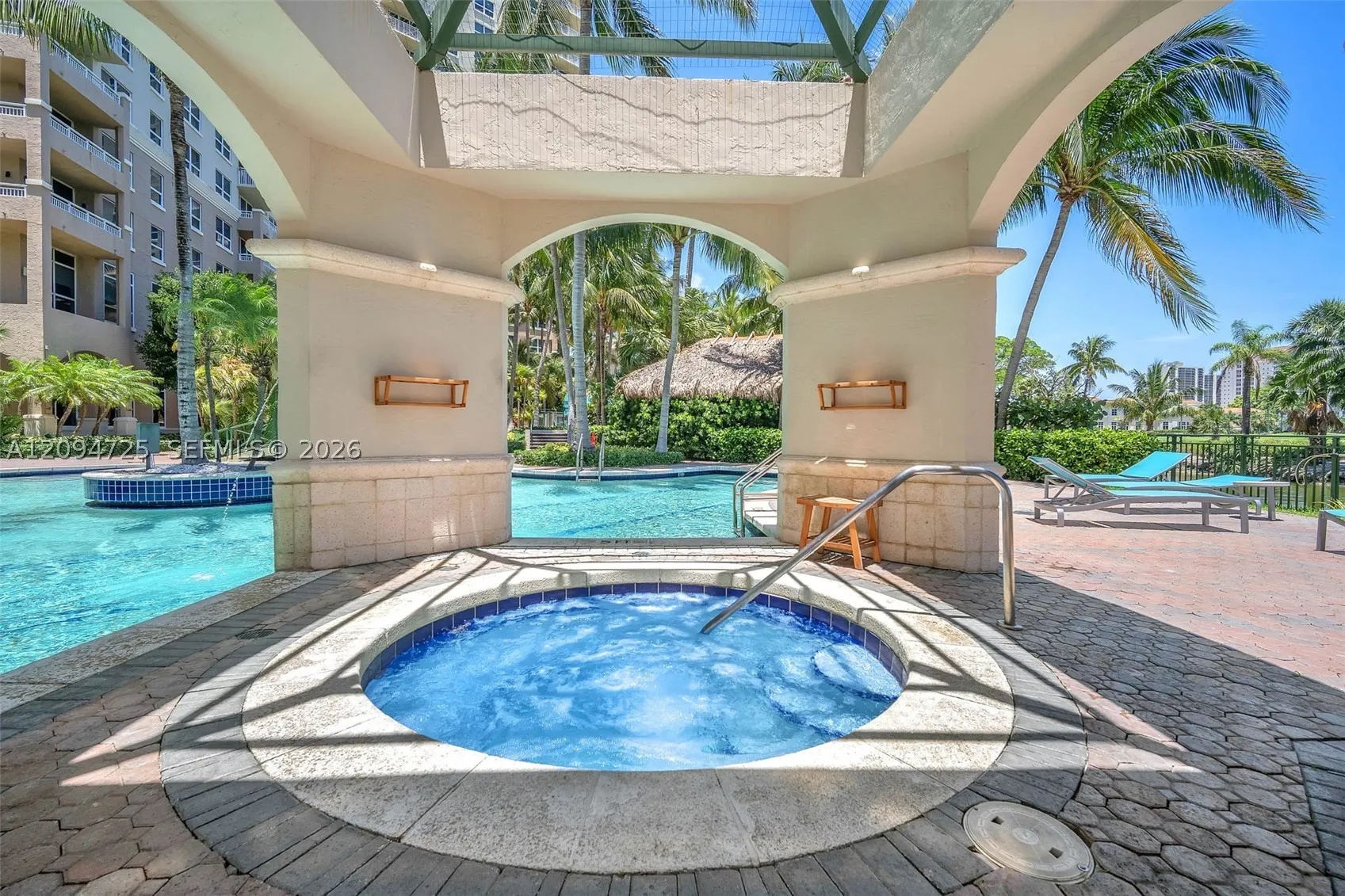19501 W Country Club Dr #506