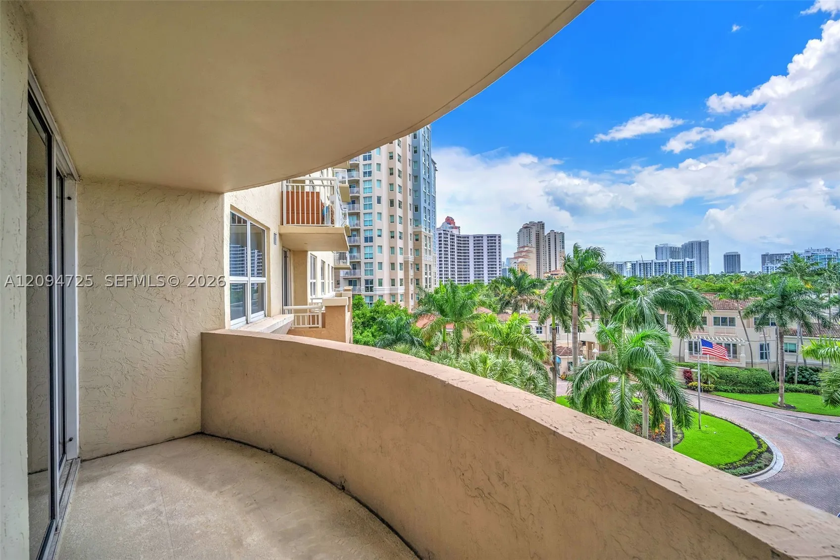 19501 W Country Club Dr #506
