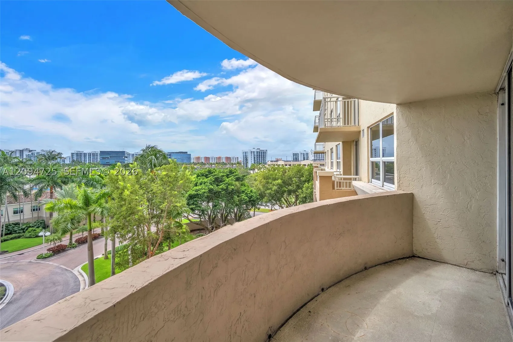 19501 W Country Club Dr #506