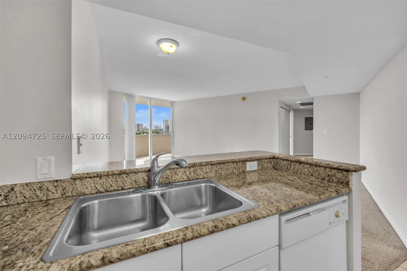 19501 W Country Club Dr #506