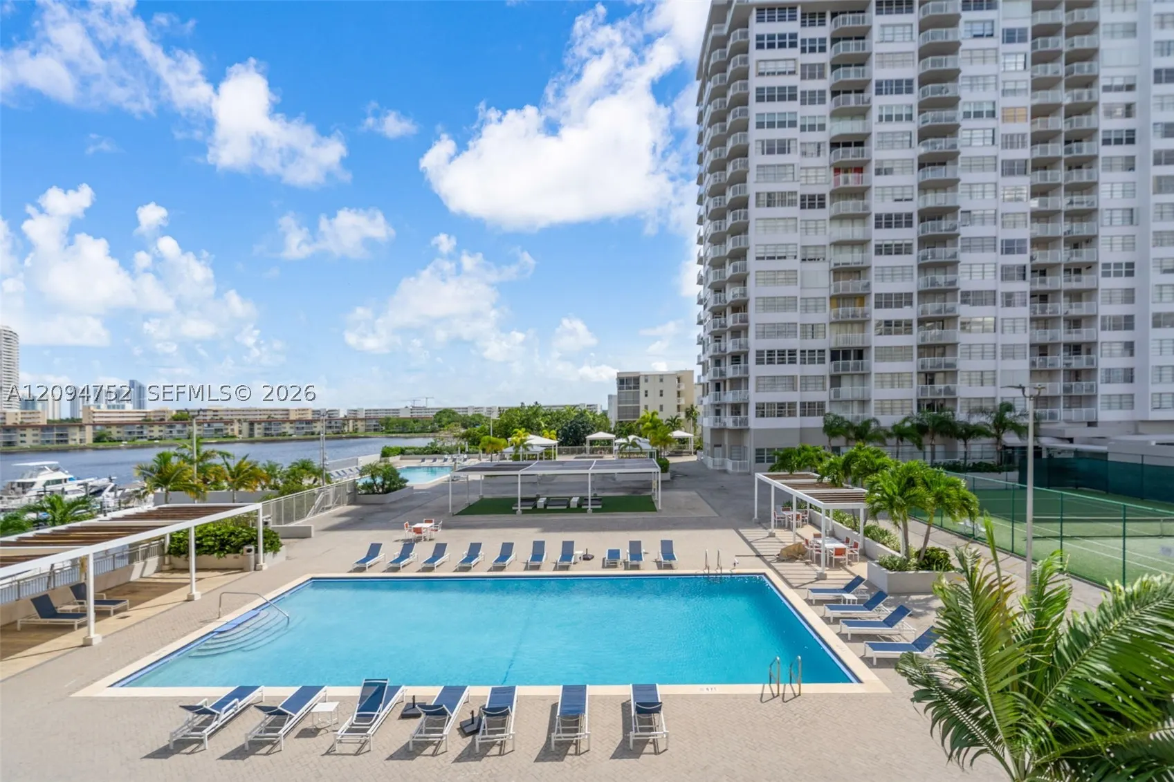 18071 Biscayne Blvd #303