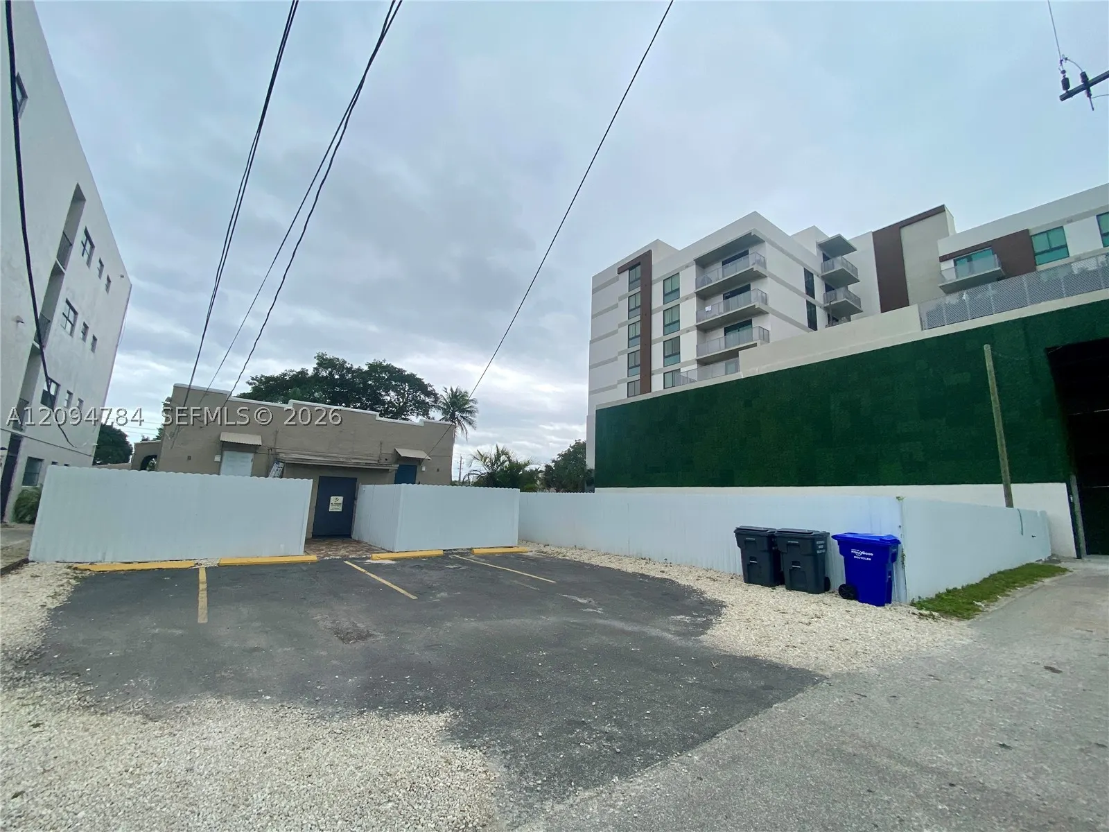 1737 Dewey St