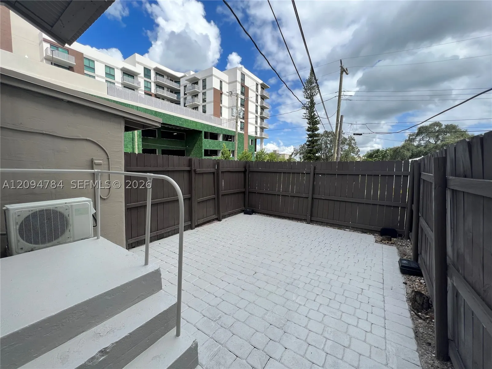 1737 Dewey St