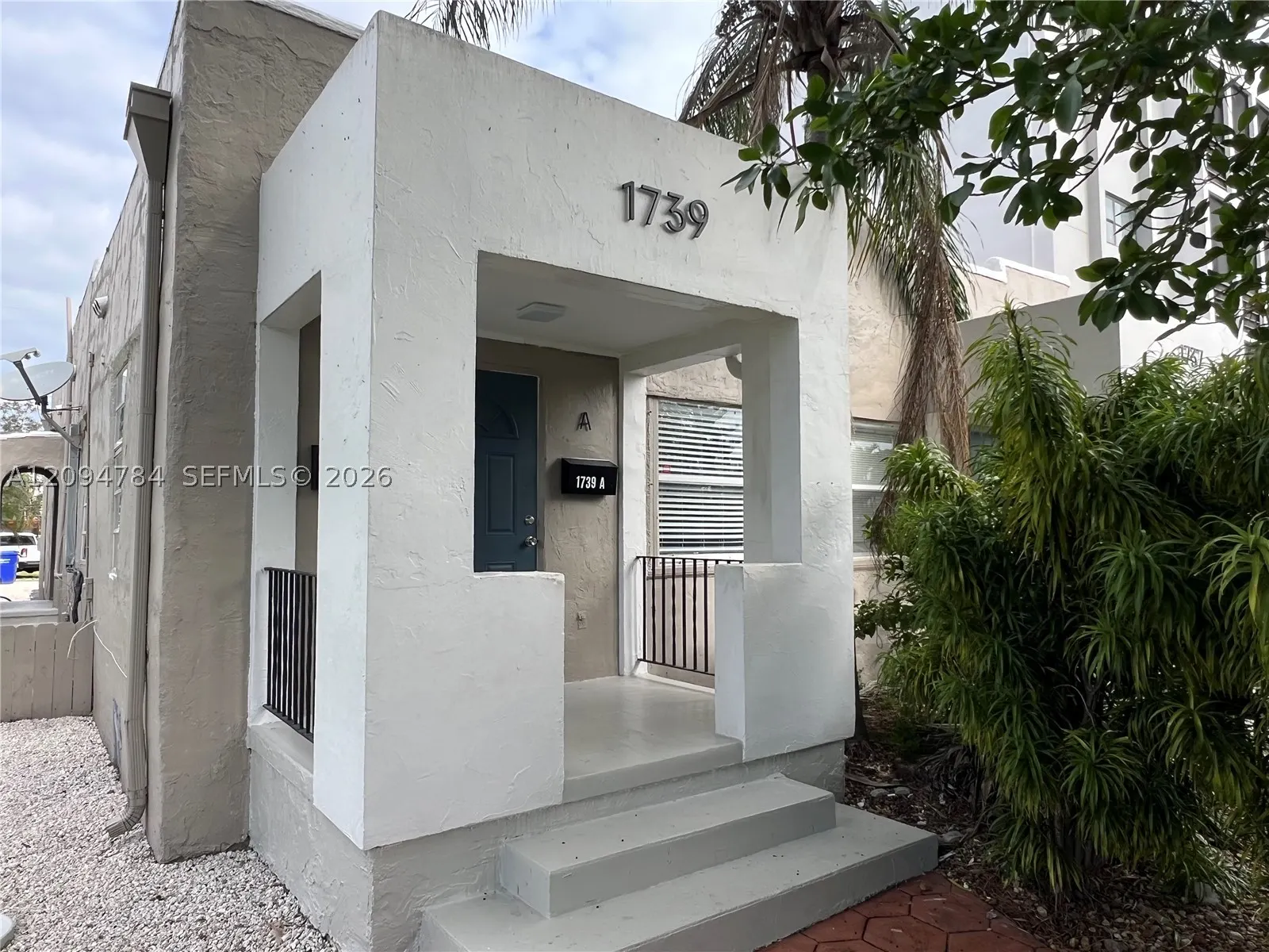 1737 Dewey St