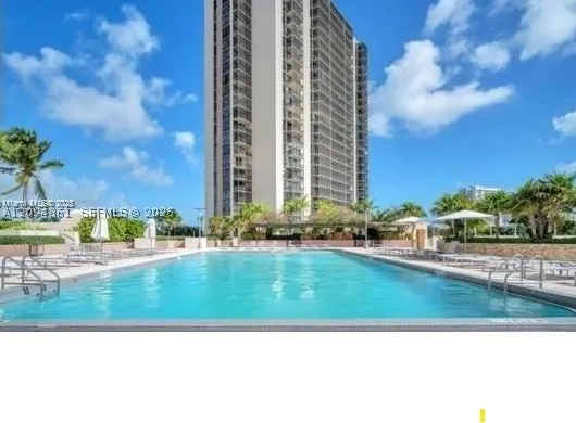20301 W Country Club Dr #1025