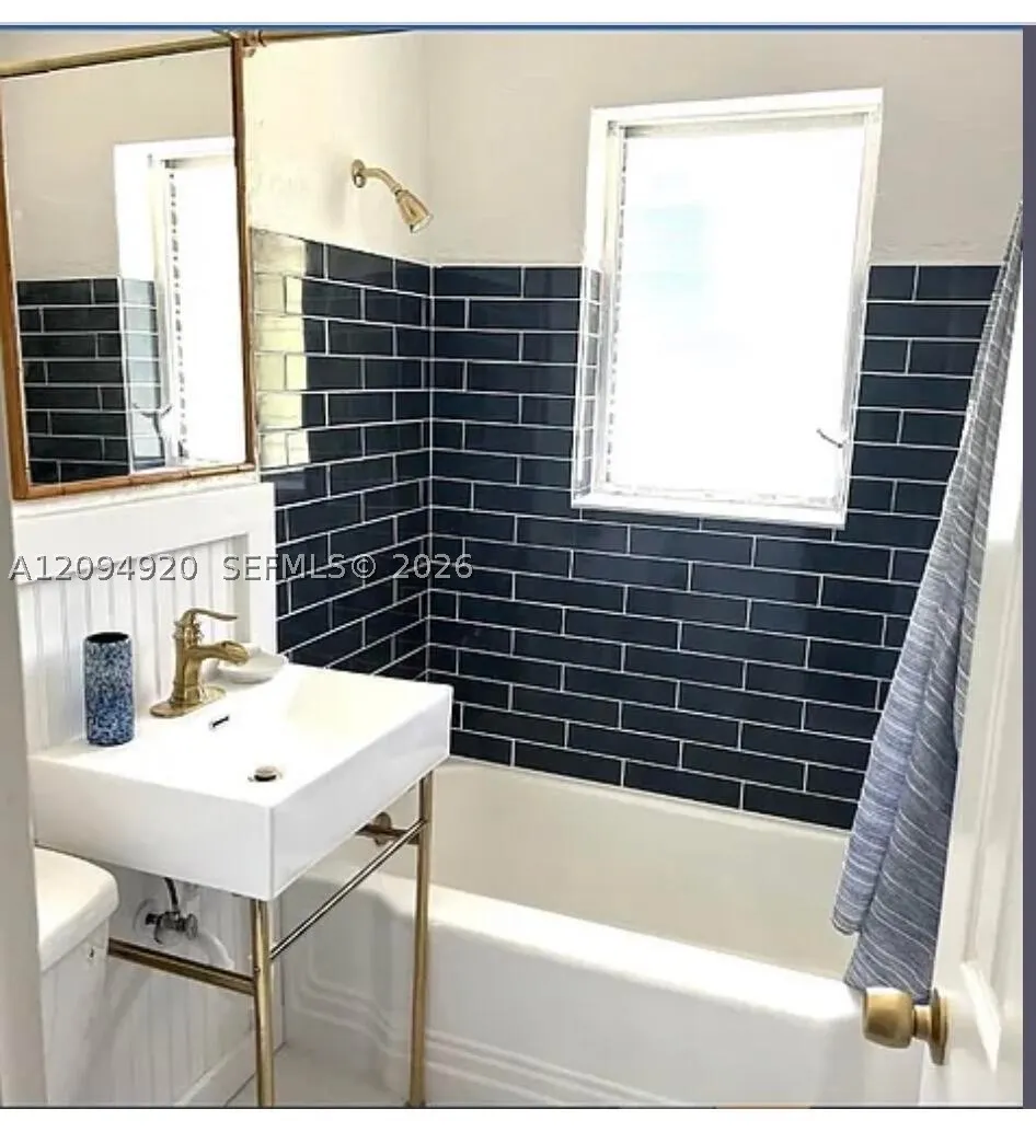 24 SW 12th Street