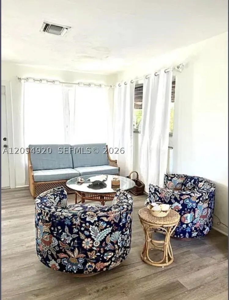24 SW 12th Street
