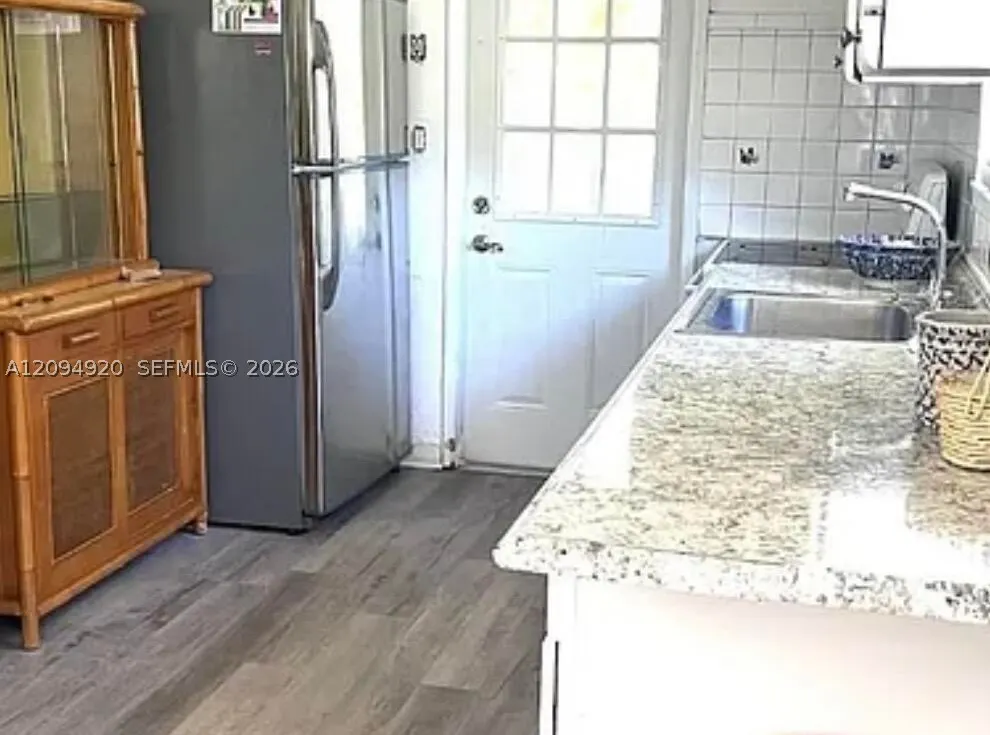 24 SW 12th Street