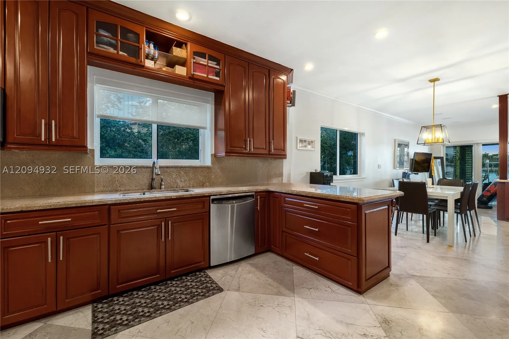 435 N Shore Dr