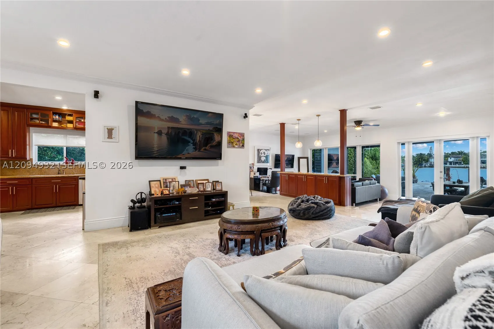435 N Shore Dr