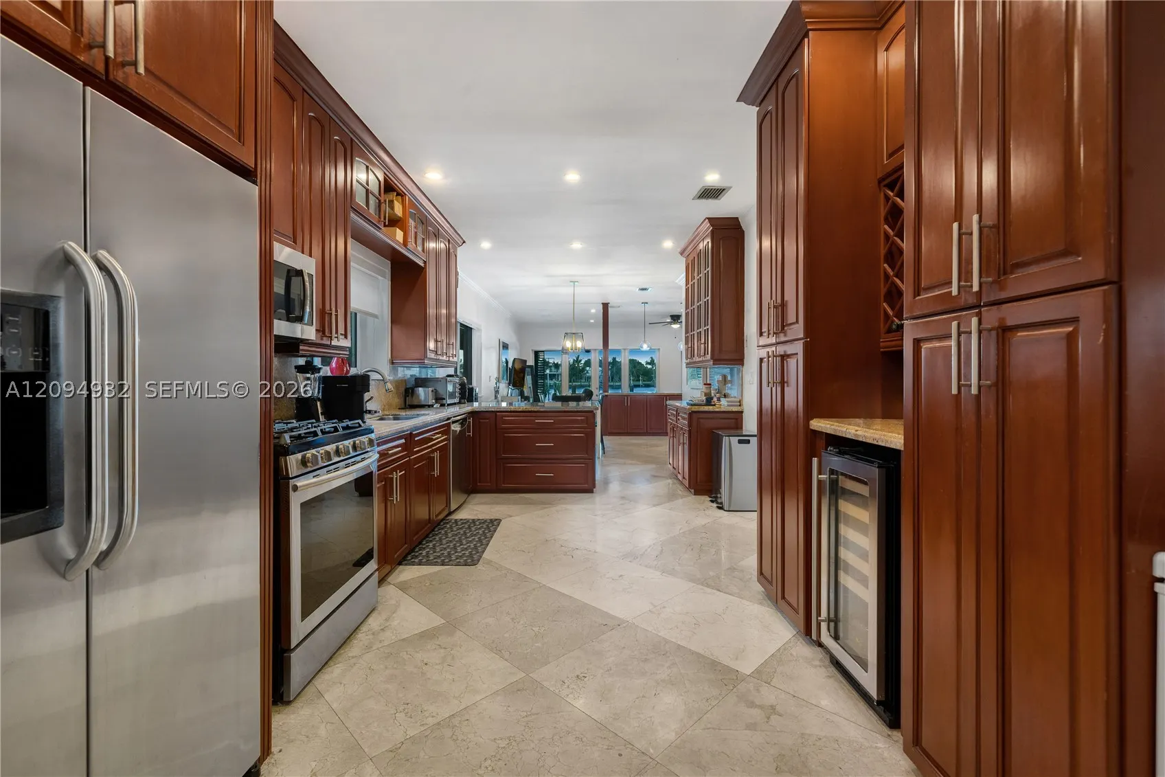 435 N Shore Dr
