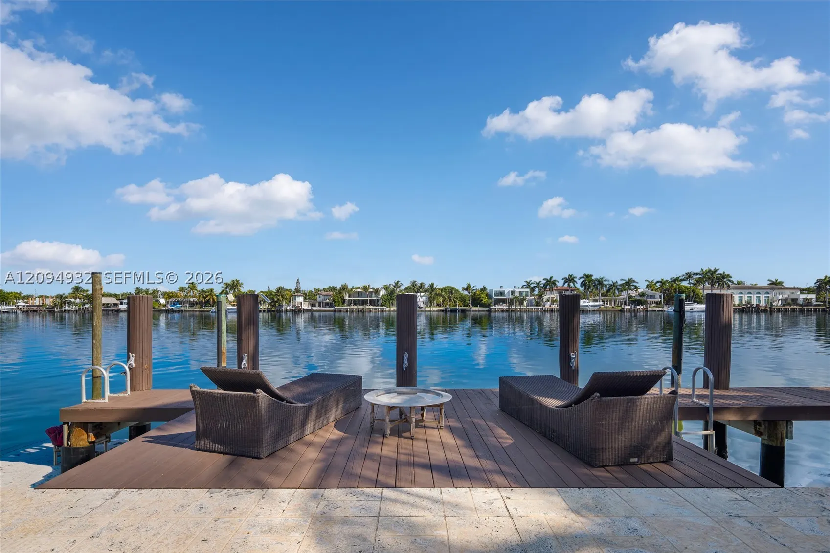 435 N Shore Dr