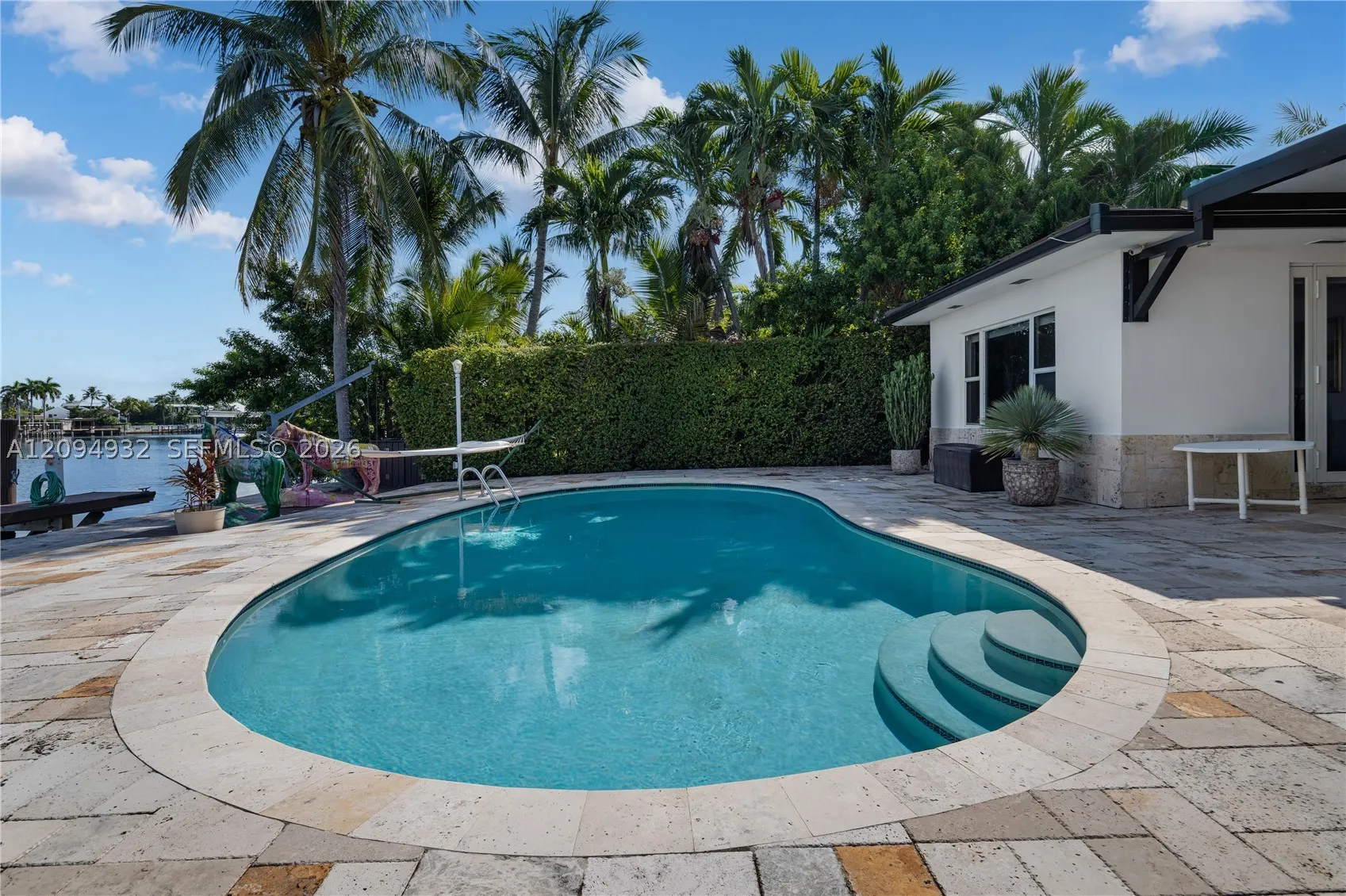 435 N Shore Dr